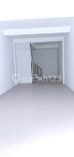 For Rent: 2-Story Shop House on Panglima Sudirman, Gresik, Land Area 120 M2. 1