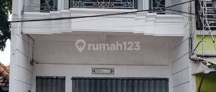 0285 - For Rent: Shop House on JL Pahlawan Gresik, Land Area 195m², 2.5 Floors 1