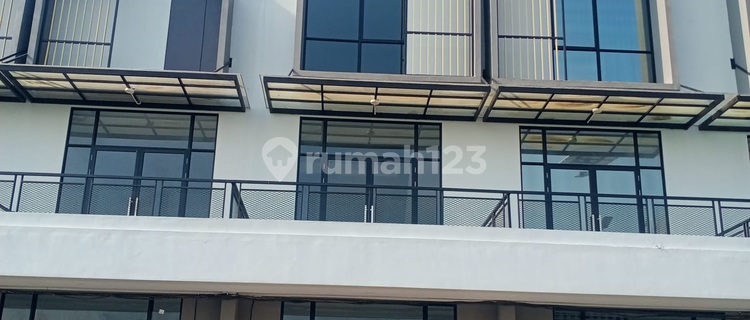 New Ready-to-Use Shop House with Spacious Parking at Grand Eastern Keputih, Near ITS, Pakuwon City, Araya, WM Galaxy, Mulyosari, Sutorejo 1