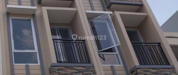 Rumah Baru Minimalis 3 Lantai di Rawa Kepa Tomang  1