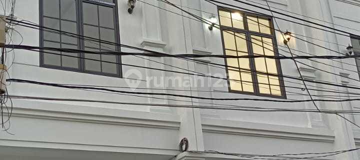 Rumah Baru 3 lantai Bebas Banjir di Duri Kepa 1
