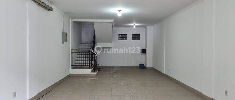 Ruko Lantai 1 nya saja 60m2 di Holis Regency Dekat Jalan Utama 1