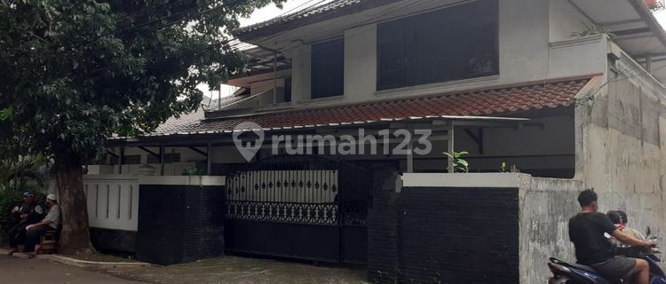 Turun Harga! Rumah Terawat Ada Pool di Komplek Taman Radio Dalam Jaksel 1