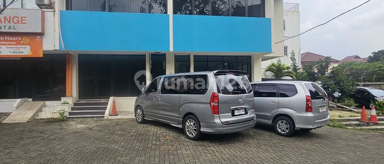 Ready-to-Live Ruko in Kebayoran Centre Pakubuwono Complex, South Jakarta 1