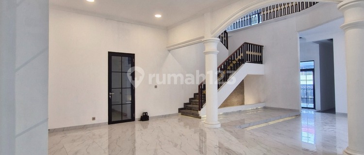 Rumah Mewah di Tomang, Grogol Petamburan, Jakarta Barat *0023-CRSSUS* 1