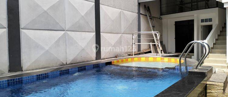 Rumah siap huni ada swimpool di bintaro jaya 1