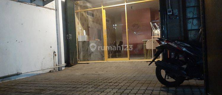 Di sewakan ruko bekas salon kecantikan di denpasar 1