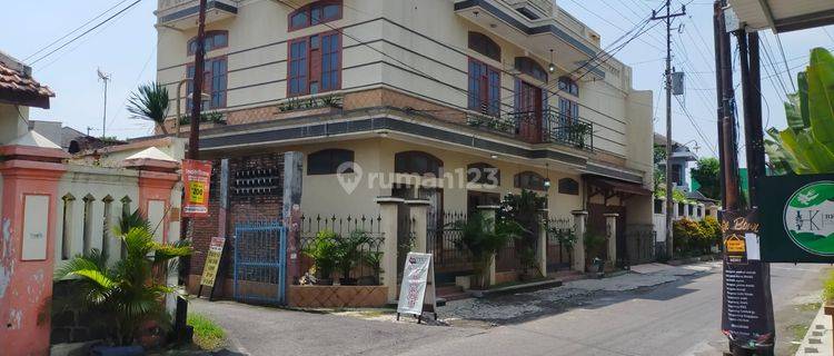 Rumah Bagus 2 Lantai Furnished Laweyan Solo 1