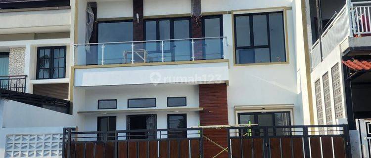 Dijual Rumah Mewah 4 kamar full fasilitas dengan rooftop BBQ di nusa loka BSD  1