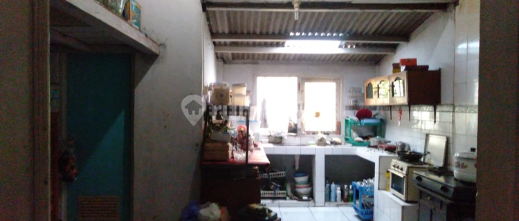 A Historic House Built in 1915, Formerly Taman Baca Nh Dini in Sekayu, Semarang, Offered at an Attractive Price with a Bonus of a 5-Door Boarding House. 1