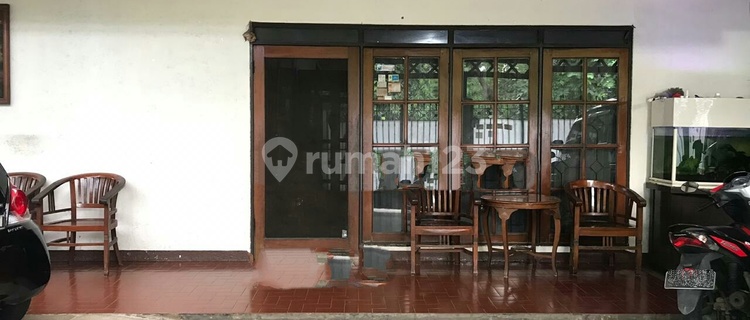 Rumah Luas Harga Bagus Lokasi Favourite Kebayoran Baru, Jakarta 1