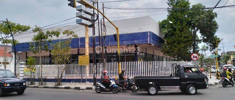 Dijual Cepat Showroom Nol Jalan Raya Bojonegoro Kota Ruang Usaha 2544 m di Bojonegoro Bagus SHM 1