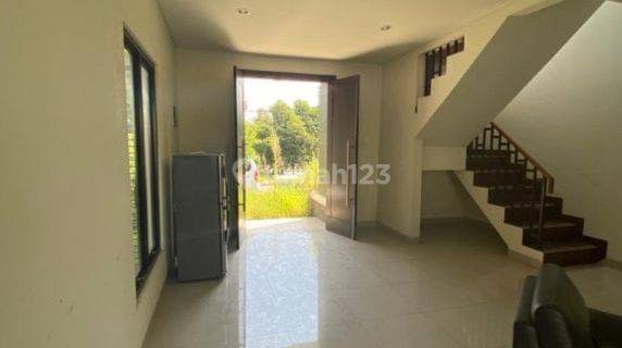 Ebac. Rumah Disewakan Semi Furnished di Cluster Simpruk Forest Green Lippo Cikarang 1