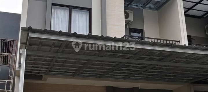 Fdjb. Rumah Disewakan di Cluster De Silva Deltamas 1