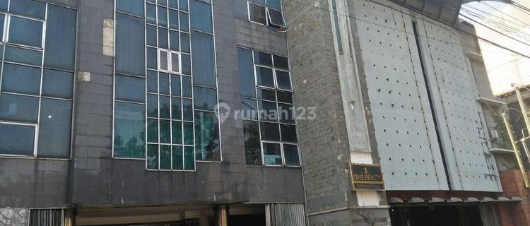 Gedung di Jl Pelajar Pejuang 1
