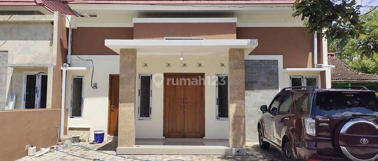 RUMAH CANTIK SIAP HUNI DI NGEMPLAK  DAERAH WIDODOMARTANI  1