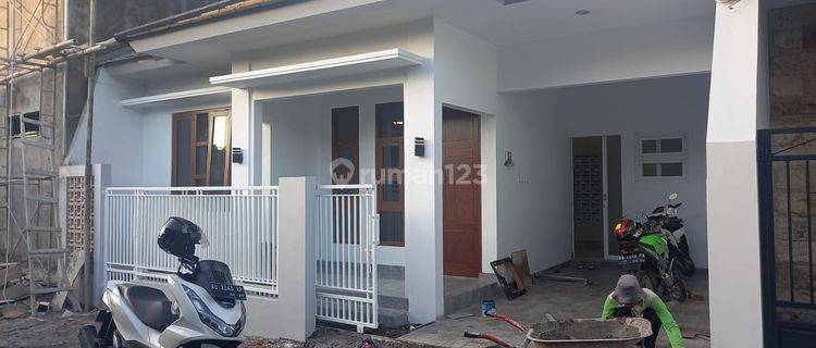 RUMAH BARU CANTIK SIAP HUNI DI MAGUWO  1