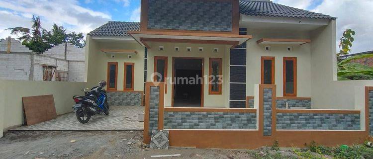 RUMAH BARU  CANTIK SIAP HUNI FI TIRTOMARTANI  1