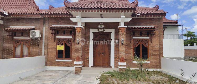 RUMAH  MODEL ETNIK LIMASAN KLASIK DI PRAMBANAN 1