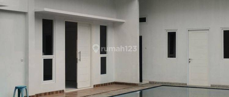 Rumah Cantik Ada Swimming Pool di Tosiga Kebon Jeruk Jakarta Barat 1