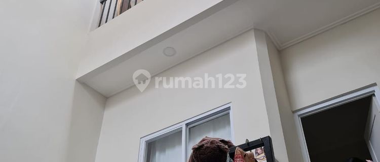 Rumah Cantik di Jelambar Jakarta Barat 1