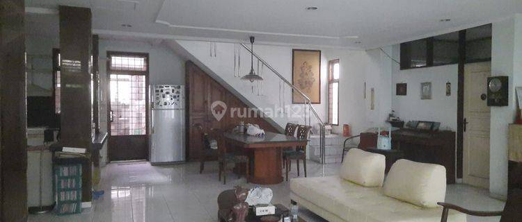 Rumah Besar Hitung Tanah di Petamburan Jakarta Pusat 1