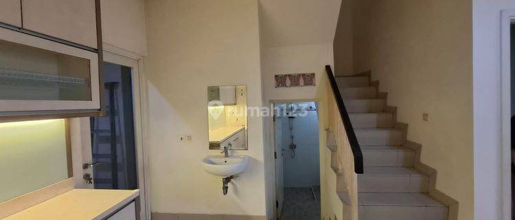 Rumah Green Lake City Jakbar 2 Lantai 6x15 Semi Furnish Siap Huni 1