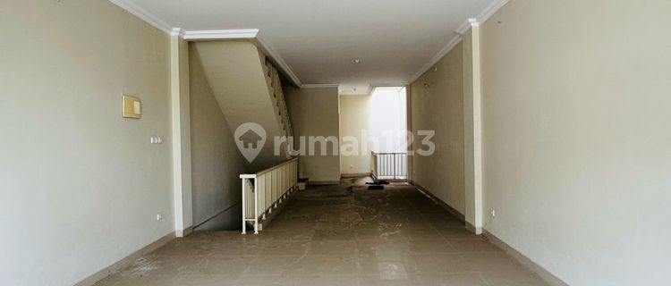 Ruko Gandeng Di Sentra Niaga Green Lake 4,5x15 Hadap Selatan 1