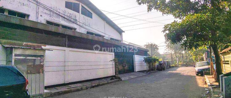 Gudang Ex Pabrik Dukuh Kupang Barat 2 Lantai Ada Kantor  1