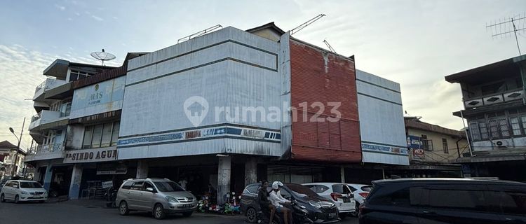 Shop house located at a corner position on Jl Niaga, West Singkawang 1