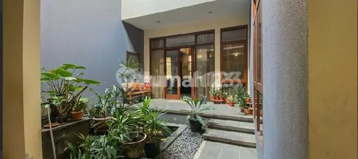 Rumah Cantik Bersih dan Terawat, Semi Furnish di Turangga 1