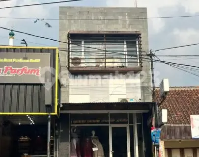 Nice Modern Interior Shop House Main Road Location in Ciumbuleuit 1