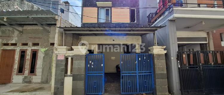 Cheap Sale, Flood-Free 2-Storey Boarding House with 7 Rooms, 2-Car Wide Street, Eligible for Bank KPR in Kalideres, Cengkareng, West Jakarta 1