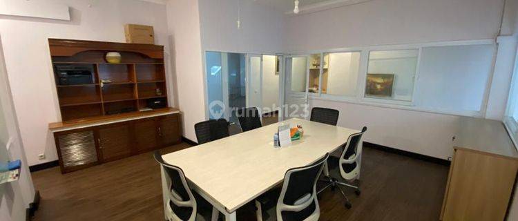 Ruang Usaha, Strategis, Bagus, Terawat, Furnished  1