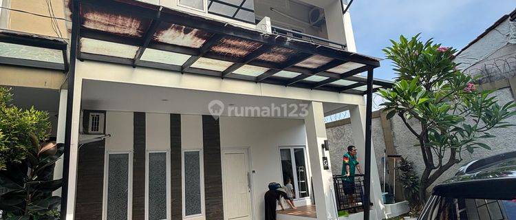 Rumah 2 Lantai, Terawat Baik, Full Furnished di Bambu Apus, Cipayung, Jakarta Timur 1