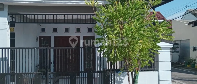 Tyas- DiJual Rumah di GRIYA SALAK , Taman , Madiun 1