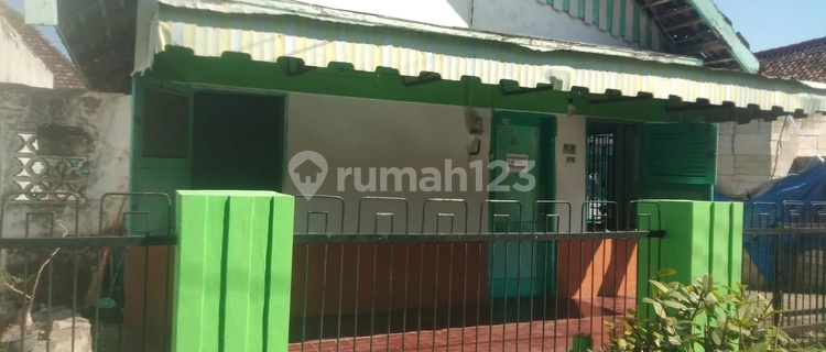 Tyas- Disewakan Rumah di JALAN PUNTODEWO , Kartoharjo , Madiun 1