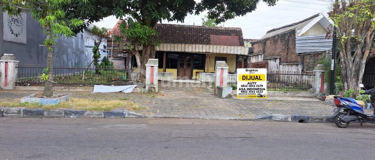 Rumah strategis di pusat kota ngawi dekat pasar besar dan alun-alun  1