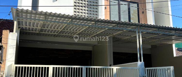 Jeffry-Dijual rumah minimalis modern 2 lantai baru "Grezz" fully furnished di Rungkut Menanggal 1