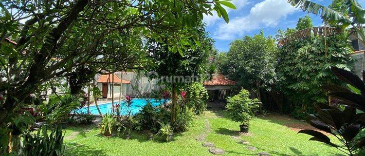 Jual Cepat Rumah Cantik Swimmingpool di Jalan Rempoa  1