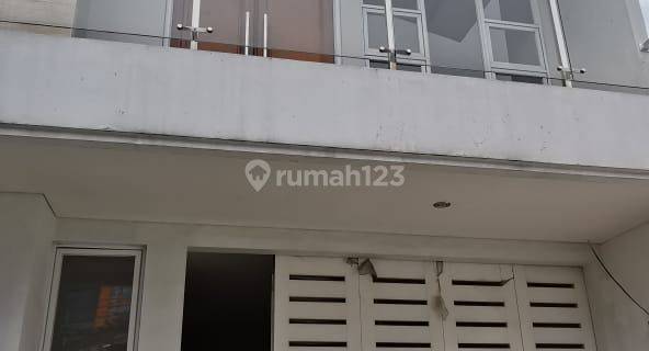 Rumah di Taman S Parman, Seberang Mall Central Park, Taman Aggrek 1