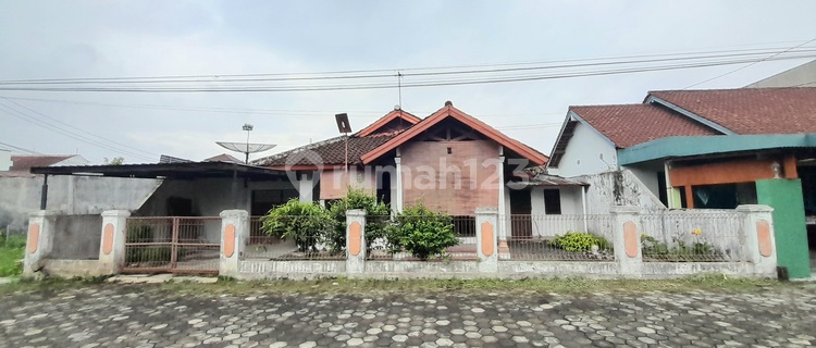 Classic Building House in Ketapang Indah Housing, Sokaraja, Near Margono 1