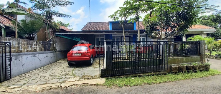 Non-Estate Rural Atmosphere Hook House in Kedungbanteng 1