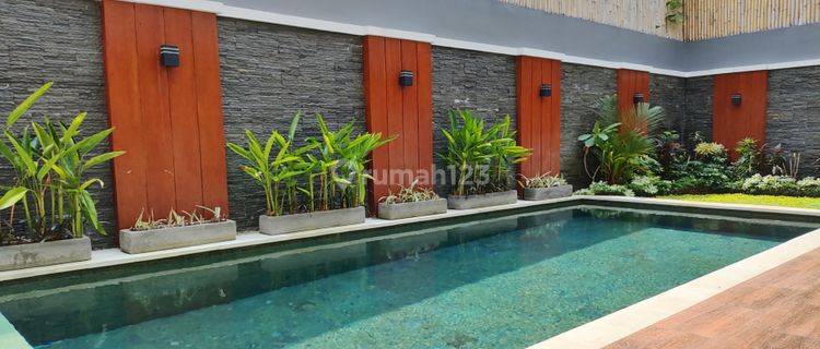 Villa  Rumah Furnished Bagus SHM - Sertifikat Hak Milik di Kerobokan Kaja 1