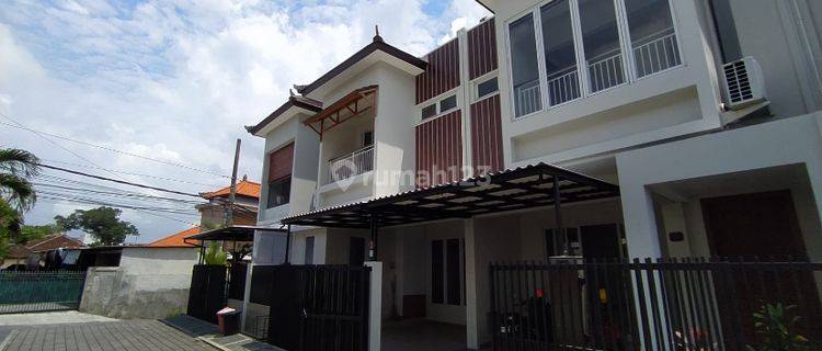  Rumah Villa  Furnished Baru SHM - Sertifikat Hak Milik di Kerobokan 1