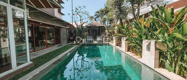  Rumah Villa  Furnished Bagus SHM - Sertifikat Hak Milik di Seminyak 1