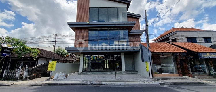 LOKAS PREMIUM!! GEDUNG BESAR 3 Lantai Dekat Seminyak Kerobokan 1