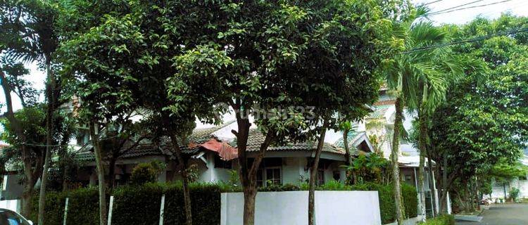 Rumah Hook Harga Menarik di Bintaro Sektor 9, Komplek Kucica 1