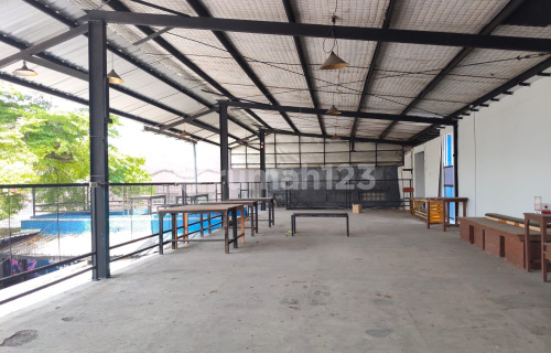 Ready-to-Use Spacious Business Space in Gayamsari A4927 1