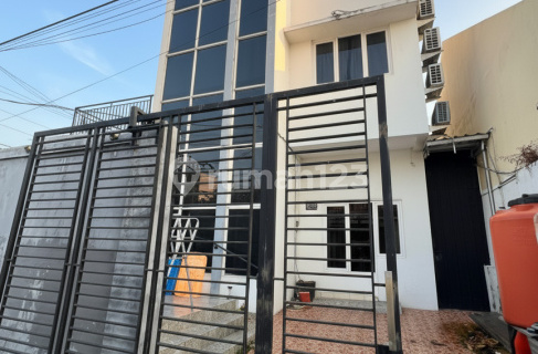 Three-Story Ready-to-Occupy House in North Semarang A4862 1